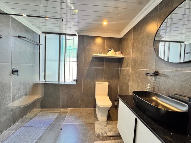 To Let 4 Bedroom Property for Rent in Sea Point Western Cape